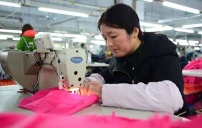 工廠招工難?服裝廠老板:不存在的,開(kāi)工資7千,工人搶著來(lái)應(yīng)聘
