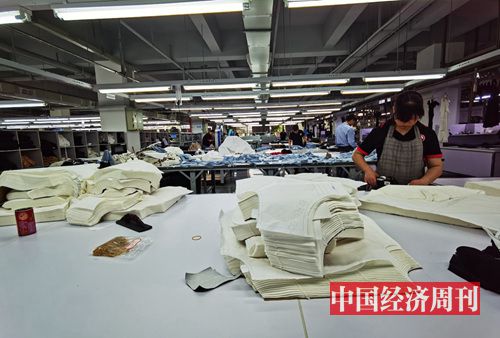 服裝訂單因疫情從印度轉(zhuǎn)到國內(nèi) 我們?nèi)ソ鬟@個服裝大縣看了看