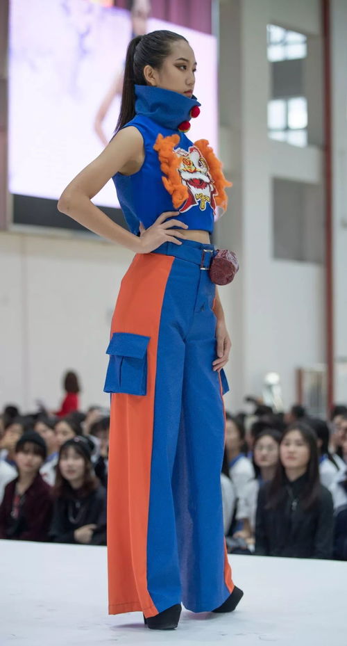 用藝術(shù)向未來(lái)致敬 寶安職校舉行服裝 動(dòng)漫專業(yè)畢業(yè)作品展